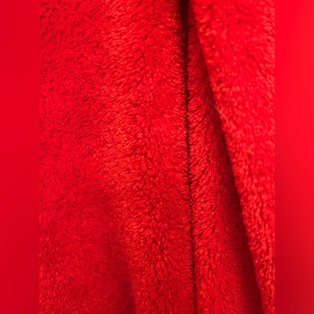 Gap Girls Red Plush Hooded Robe w/Tie. Size 12. So cozy and nice. Clean!